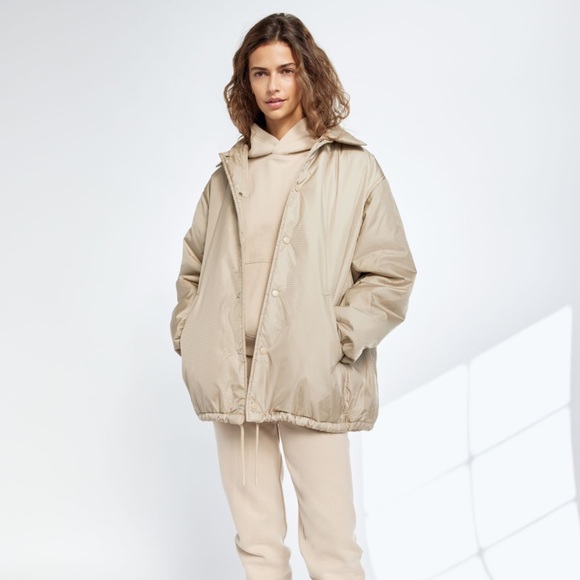 Aritzia Coaches Puffer - Picture 3 of 4